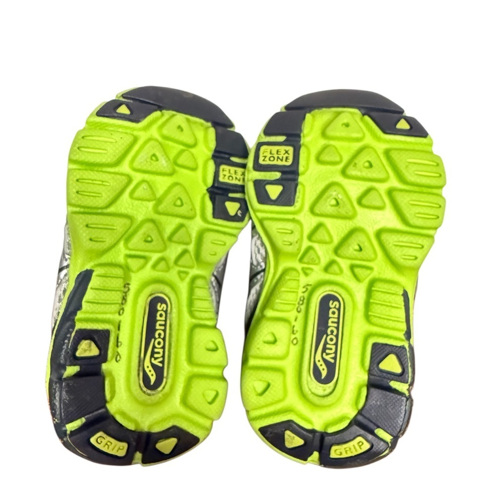 Saucony Kids Ride 10 Jr Navy And Neon Yellow/Green Sneakers-Like New Size 5w — image 8 of 8